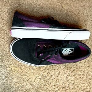 Women 7 Men 5.5 Vans